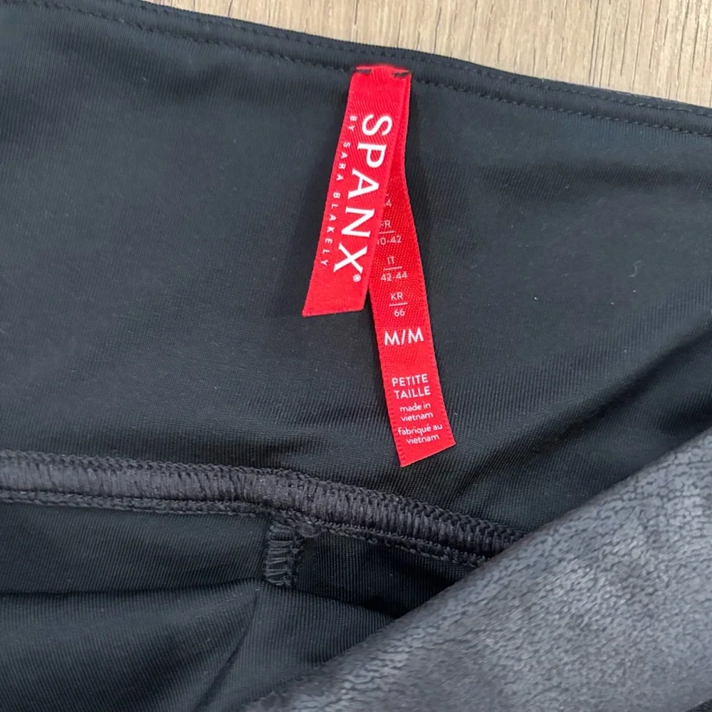 Spanx Faux Leather Leggings in Black M Petite - Picture 6 of 8